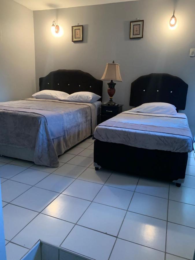 Derick'S Inn Piarco Kültér fotó