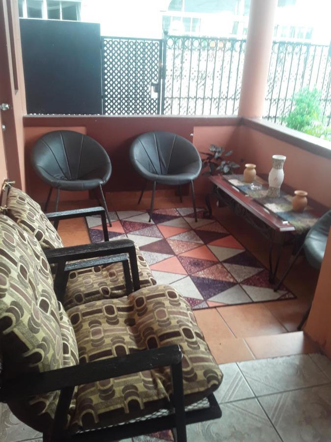 Derick'S Inn Piarco Kültér fotó