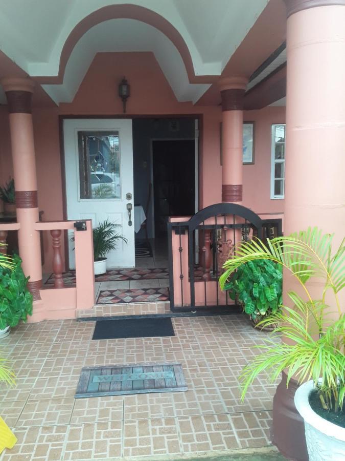 Derick'S Inn Piarco Kültér fotó