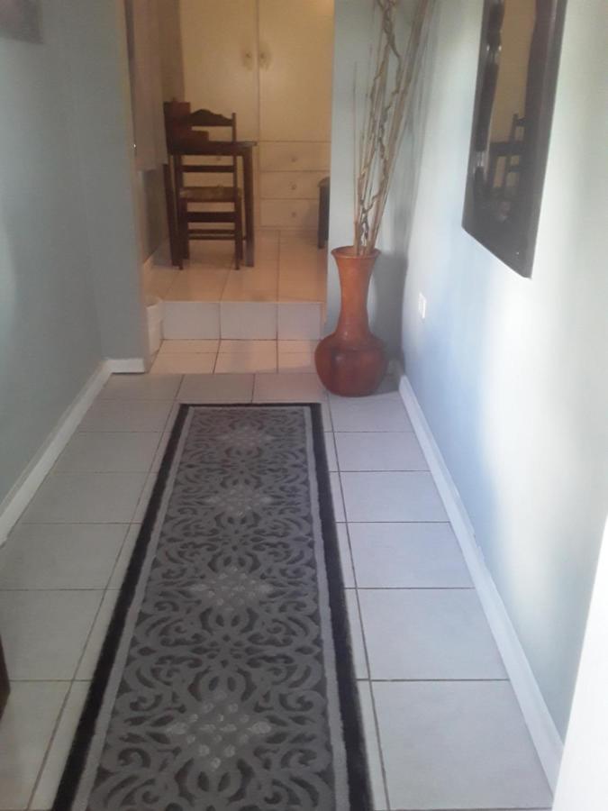 Derick'S Inn Piarco Kültér fotó