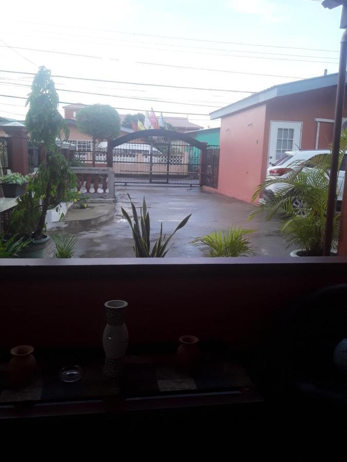 Derick'S Inn Piarco Kültér fotó